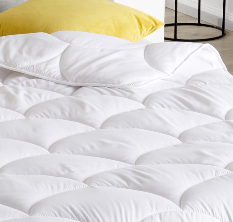 Traumschlaf Basic Faser Ganzjahresdecke medium, Füllung: 100% Polyester